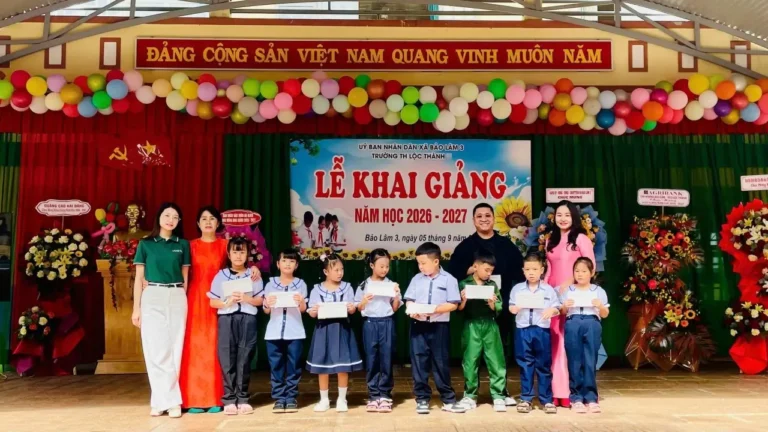 khai giảng năm học mới